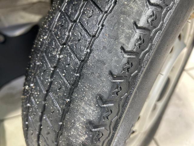 ハイゼットカーゴ ＤＸ　ＳＡＩＩＩ　純正オーディオ　ＣＤ再生　キーレスキー　禁煙車　アイドリングストップ　ヘッドライトレベライザー　リヤコーナーセンサー　横滑防止装置　踏み間違え防止　先行発信お知らせ機能　プライバシーガラス（26枚目）