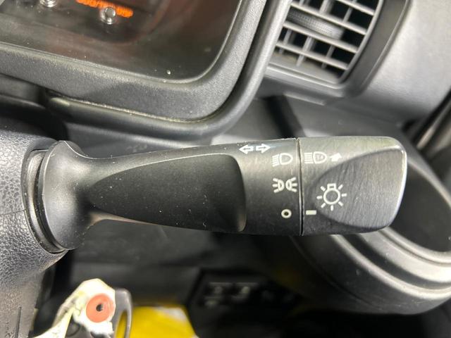 ハイゼットカーゴ ＤＸ　ＳＡＩＩＩ　純正オーディオ　ＣＤ再生　キーレスキー　禁煙車　アイドリングストップ　ヘッドライトレベライザー　リヤコーナーセンサー　横滑防止装置　踏み間違え防止　先行発信お知らせ機能　プライバシーガラス（41枚目）