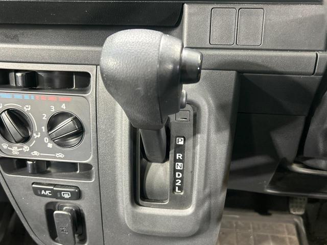ハイゼットカーゴ ＤＸ　ＳＡＩＩＩ　純正オーディオ　ＣＤ再生　キーレスキー　禁煙車　アイドリングストップ　ヘッドライトレベライザー　リヤコーナーセンサー　横滑防止装置　踏み間違え防止　先行発信お知らせ機能　プライバシーガラス（46枚目）