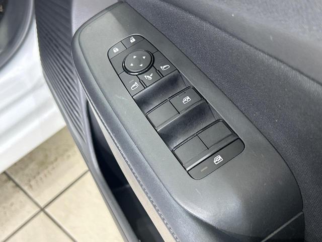 ノート Ｘ　ＳＤナビ　バックカメラ　エマージェンシーブレーキ　ＬＥＤヘッド　禁煙車　コーナーセンサー　スマートキー　ＥＴＣ　車線逸脱警報　オートエアコン　Ｂｌｕｅｔｏｏｔｈ（41枚目）