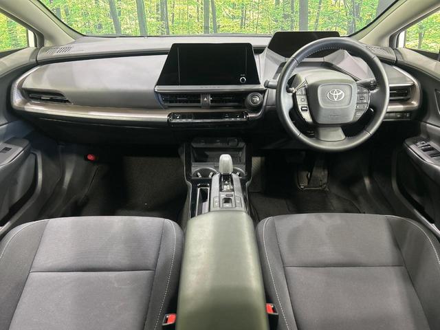 プリウス Ｇ　純正８型ディスプレイオーディオ　禁煙車　セーフティセンス　ブラインドスポットモニター　シートヒーター　バックカメラ　Ｂｌｕｅｔｏｏｔｈ　ＥＴＣ　ＬＥＤヘッドランプ　純正１９インチアルミ（2枚目）
