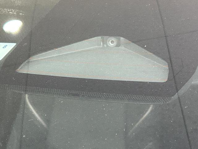 プリウス Ｇ　純正８型ディスプレイオーディオ　禁煙車　セーフティセンス　ブラインドスポットモニター　シートヒーター　バックカメラ　Ｂｌｕｅｔｏｏｔｈ　ＥＴＣ　ＬＥＤヘッドランプ　純正１９インチアルミ（5枚目）