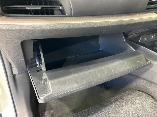 プリウス Ｇ　純正８型ディスプレイオーディオ　禁煙車　セーフティセンス　ブラインドスポットモニター　シートヒーター　バックカメラ　Ｂｌｕｅｔｏｏｔｈ　ＥＴＣ　ＬＥＤヘッドランプ　純正１９インチアルミ（21枚目）