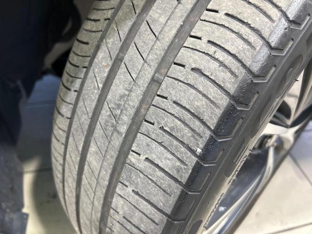 プリウス Ｇ　純正８型ディスプレイオーディオ　禁煙車　セーフティセンス　ブラインドスポットモニター　シートヒーター　バックカメラ　Ｂｌｕｅｔｏｏｔｈ　ＥＴＣ　ＬＥＤヘッドランプ　純正１９インチアルミ（25枚目）