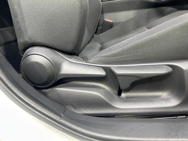 プリウス Ｇ　純正８型ディスプレイオーディオ　禁煙車　セーフティセンス　ブラインドスポットモニター　シートヒーター　バックカメラ　Ｂｌｕｅｔｏｏｔｈ　ＥＴＣ　ＬＥＤヘッドランプ　純正１９インチアルミ（60枚目）