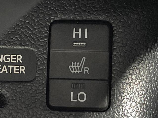 プリウス Ａツーリングセレクション　モデリスタエアロ　純正９型ナビ　バックカメラ　衝突軽減システム　レーダークルーズ　禁煙車　レザーシート　シートヒーター　シートエアコン　スマートキー　ＬＥＤｈっ度　ＥＴＣ　ブラインドスポットモニター（7枚目）