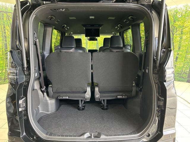 ヴォクシー ハイブリッドＳ－Ｚ　後席モニター　１０．５インチディスプレイオーディオ　バックカメラ　快適利便パッケージ　セーフティセンス　両側パワースライドドア　リアオートエアコン　ブラインドスポットモニター　レーダークルーズ（11枚目）