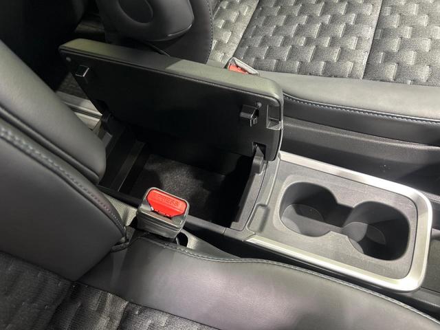 ヴォクシー ハイブリッドＳ－Ｚ　後席モニター　１０．５インチディスプレイオーディオ　バックカメラ　快適利便パッケージ　セーフティセンス　両側パワースライドドア　リアオートエアコン　ブラインドスポットモニター　レーダークルーズ（65枚目）