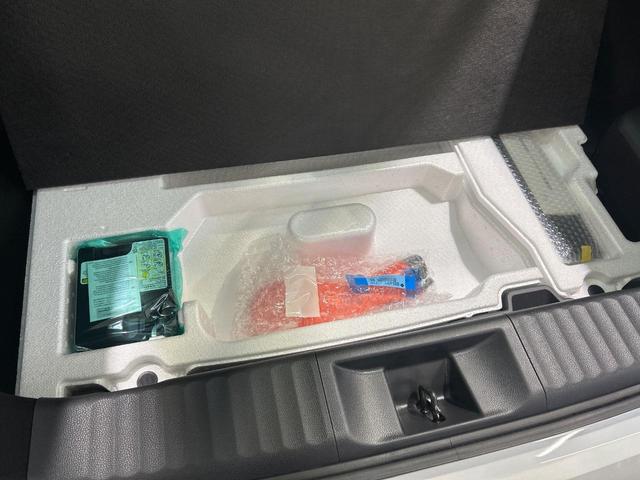 プリウス Ｚ　ガラスルーフ　モデリスタエアロ　１２．３インチディスプレイオーディオ　全周囲カメラ　セーフティセンス　シートヒーター　クリアランスソナー　パワーシート　パワーリアゲート　レーダークルーズコントロール（68枚目）