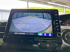 【バックカメラ】駐車時に後方がリアルタイム映像で確認できます。大型商業施設や立体駐車場での駐車時や、夜間のバック時に大活躍！運転スキルに関わらず、今や必須となった装備のひとつです！ 4