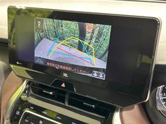 【バックカメラ】駐車時に後方がリアルタイム映像で確認できます。大型商業施設や立体駐車場での駐車時や、夜間のバック時に大活躍！運転スキルに関わらず、今や必須となった装備のひとつです！ 4