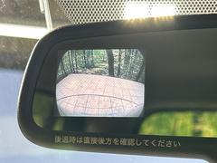 【バックカメラ】駐車時に後方がリアルタイム映像で確認できます。大型商業施設や立体駐車場での駐車時や、夜間のバック時に大活躍！運転スキルに関わらず、今や必須となった装備のひとつです！ 5