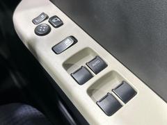 【電動格納ミラー】サイドミラーは電動格納式となっており、狭い駐車場でもキズがつくリスクを抑えられます。 5