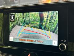 【バックカメラ】駐車時に後方がリアルタイム映像で確認できます。大型商業施設や立体駐車場での駐車時や、夜間のバック時に大活躍！運転スキルに関わらず、今や必須となった装備のひとつです！ 5