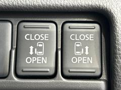 【両側パワースライドドア】スマートキーや運転席のスイッチで後席両側スライドドアの開閉が可能♪電動だから力を入れてドアを開ける必要が無く、小さなお子様でも簡単に開け閉めでき快適です♪ 5