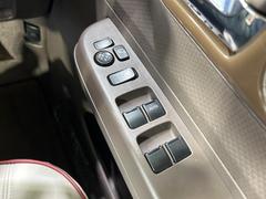 【電動格納ミラー】サイドミラーは電動格納式となっており、狭い駐車場でもキズがつくリスクを抑えられます。 7