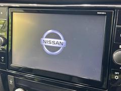 【純正９型ナビ】人気の純正ナビを装備。オーディオ機能も充実しており、Ｂｌｕｅｔｏｏｔｈ接続すればお持ちのスマホやＭＰ３プレイヤーの音楽を再生可能！毎日の運転がさらに楽しくなります！！ 4