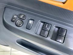 【電動格納ミラー】サイドミラーは電動格納式となっており、狭い駐車場でもキズがつくリスクを抑えられます。 6