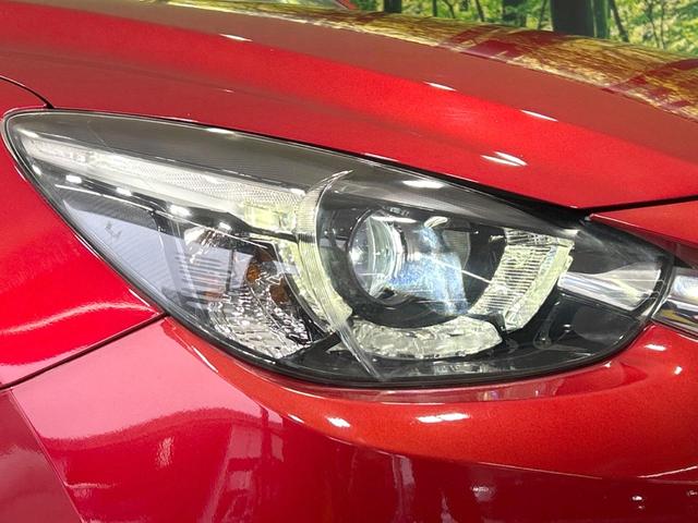 １３Ｓ　禁煙車　衝突軽減　純正ナビ　Ｂｌｕｅｔｏｏｔｈ　フルセグＴＶ　ＥＴＣ　ＬＥＤヘッド　誤発進抑制機能　スマートキー　オートライト　オートエアコン　盗難防止装置　プライバシーガラス　アイドリングストップ(13枚目)