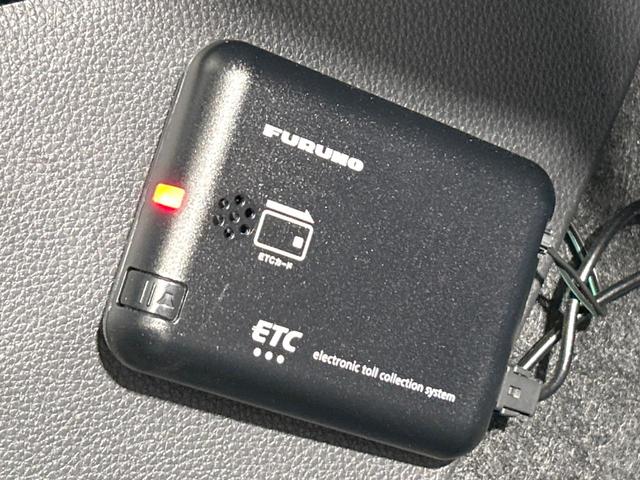 【ＥＴＣ】高速道路の料金所をストレスなく通過！話題のスポットやサービスエリアに多い「スマートＩＣ」利用時は必須のアイテムです。当店でセットアップを実施、ご納車当日からすぐにご利用いただけます！