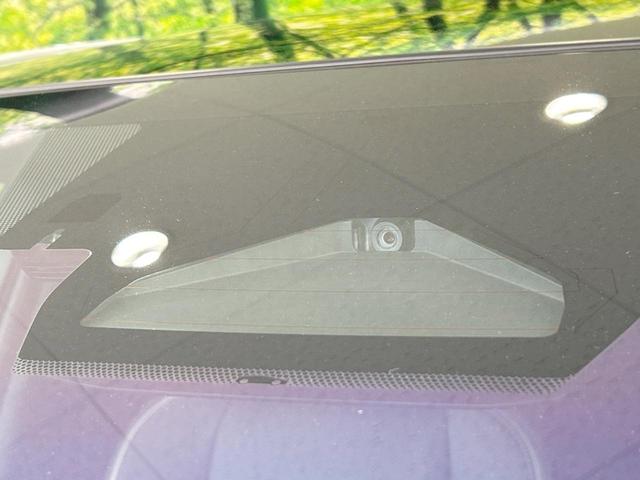 プリウス Ｚ　ガラスルーフ　１２．３型ディスプレイオーディオ　セーフティセンス　全周囲カメラ　シートヒーター　シートエアコン　デジタルインナーミラー　パワーバックドア　合皮シート　ＬＥＤヘッド　コーナーセンサー（4枚目）