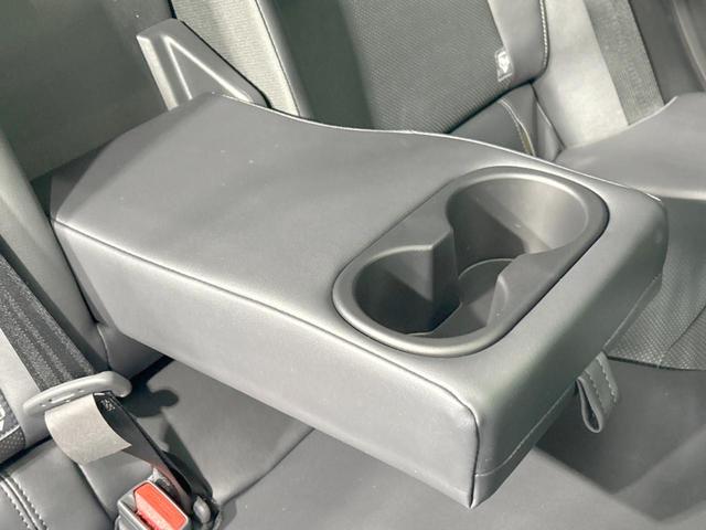 プリウス Ｚ　ガラスルーフ　１２．３型ディスプレイオーディオ　セーフティセンス　全周囲カメラ　シートヒーター　シートエアコン　デジタルインナーミラー　パワーバックドア　合皮シート　ＬＥＤヘッド　コーナーセンサー（39枚目）