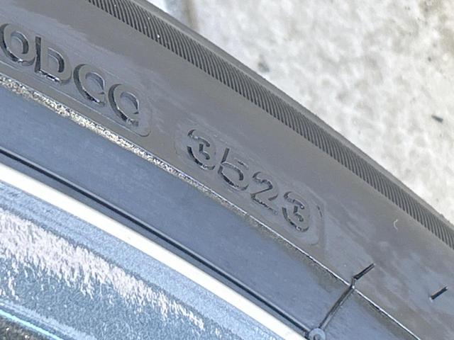 プリウス Ｚ　ガラスルーフ　１２．３型ディスプレイオーディオ　セーフティセンス　全周囲カメラ　シートヒーター　シートエアコン　デジタルインナーミラー　パワーバックドア　合皮シート　ＬＥＤヘッド　コーナーセンサー（60枚目）