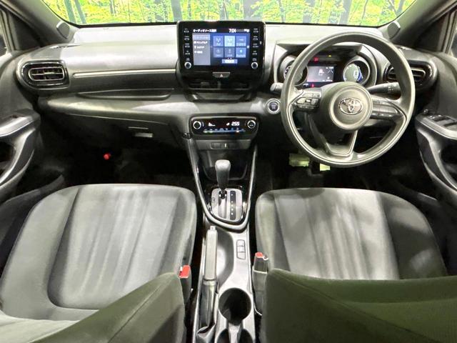 ヤリス Ｇ　純正８型ディスプレイオーディオ　バックカメラ　セーフティセンス　スマートキー　ＬＥＤヘッド　Ｂｌｕｅｔｏｏｔｈ　クリアランスソナー　車線逸脱警報　先行車発進お知らせ機能　オートハイビーム　ワンオーナー（2枚目）