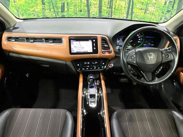 ヴェゼル ハイブリッドＺ　純正ナビ　バックカメラ　衝突被害軽減　禁煙車　ルーフレール　ハーフレザーシート　コーナーセンサー　スマートキー　ＬＥＤ　シートヒーター　ＥＴＣ　クルコン　ワンオーナー　オートライト　デュアルエアコン（2枚目）