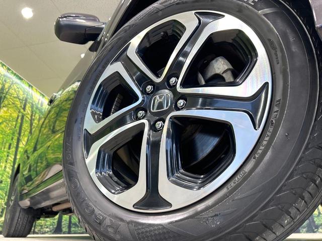 ヴェゼル ハイブリッドＺ　純正ナビ　バックカメラ　衝突被害軽減　禁煙車　ルーフレール　ハーフレザーシート　コーナーセンサー　スマートキー　ＬＥＤ　シートヒーター　ＥＴＣ　クルコン　ワンオーナー　オートライト　デュアルエアコン（12枚目）