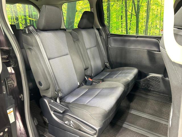 ヴォクシー ＺＳ　ＢＩＧ－Ｘ９型ナビ　フリップダウンモニター　バックカメラ　両側パワスラ　ＥＴＣ　ＬＥＤヘッドライト　スマートキー　Ｂｌｕｅｔｏｏｔｈ　ＥＴＣ　純正１６インチＡＷ　ワンオーナー　禁煙車（9枚目）