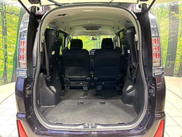 ヴォクシー ＺＳ　ＢＩＧ－Ｘ９型ナビ　フリップダウンモニター　バックカメラ　両側パワスラ　ＥＴＣ　ＬＥＤヘッドライト　スマートキー　Ｂｌｕｅｔｏｏｔｈ　ＥＴＣ　純正１６インチＡＷ　ワンオーナー　禁煙車（11枚目）