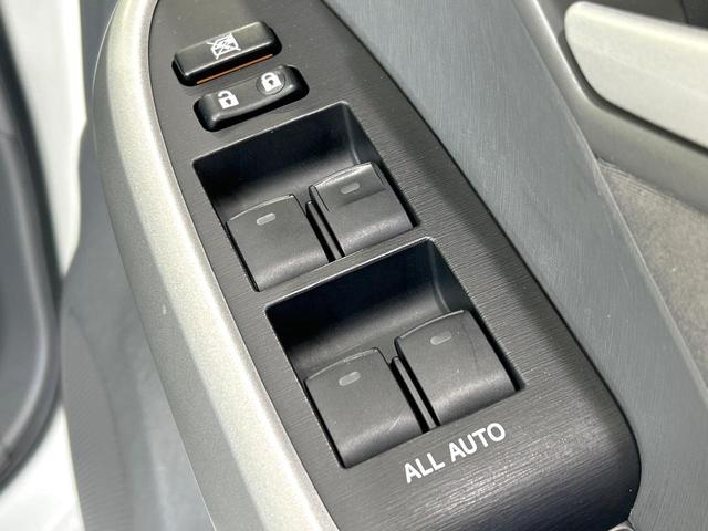 プリウス Sツーリングセレクション ナビ バックカメラ スマートキー LEDヘッドライト 純正17インチAW Bluetooth ETC オートライト オートエアコン CD/DVD再生 禁煙車 ワンオーナー(31枚目)