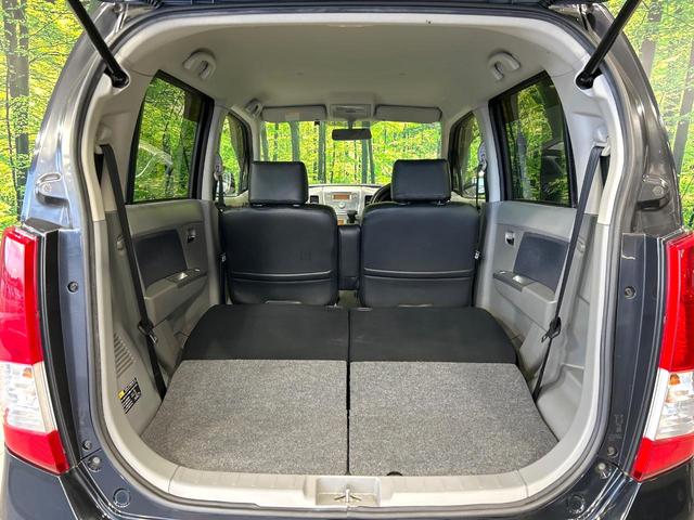 積み下ろしのしやすいデッキにはたっぷりと荷物を積み込んでいただけます。遊びから仕事まで、様々なシーンで頼れます♪