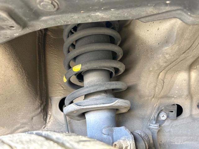 お車を安心してお乗りいただく為には、足回りの定期点検が欠かせません。サービスサポート（有償保証）では無料点検もご提供しており、安心のカーライフをお過ごしいただけるサポート体制が整っています。