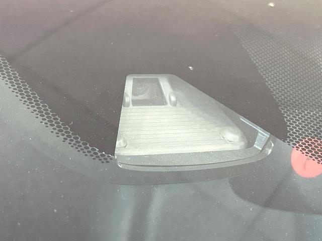 ジェイド ハイブリッドX 黒革シート 後席モニター メーカーナビ サイドカメラ バックカメラ ホンダセンシング アダプティブクルーズコントロール スマートキー LEDヘッドライト 純正17アルミ 誤発進抑制機能 ETC(6枚目)