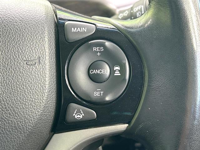 ジェイド ハイブリッドX 黒革シート 後席モニター メーカーナビ サイドカメラ バックカメラ ホンダセンシング アダプティブクルーズコントロール スマートキー LEDヘッドライト 純正17アルミ 誤発進抑制機能 ETC(7枚目)