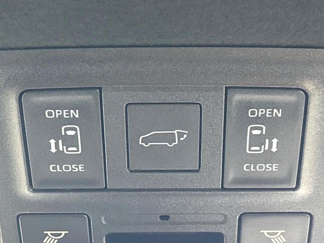 【両側パワースライドドア】スマートキーや運転席のスイッチで後席両側スライドドアの開閉が可能♪電動だから力を入れてドアを開ける必要が無く、小さなお子様でも簡単に開け閉めでき快適です♪