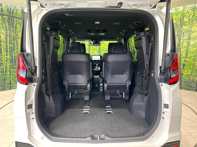 後席を格納すると、これだけの広さが！シーンに合わせたシートアレンジで、大きな荷物も積むことが出来ます♪