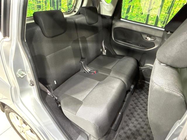 後部座席も気になるようなキズ・汚れやへたり等、大きなダメージはなく、良好な状態です。