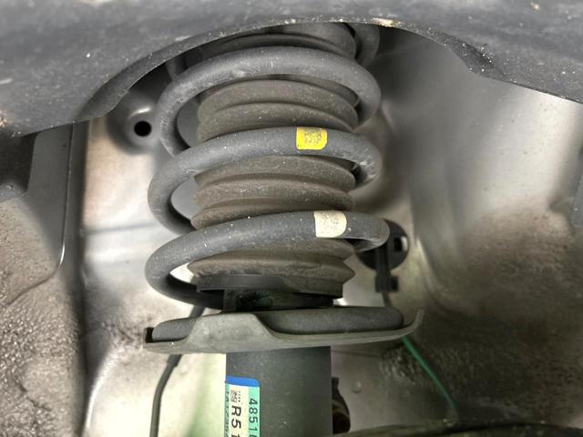 お車を安心してお乗りいただく為には、足回りの定期点検が欠かせません。サービスサポート（有償保証）では無料点検もご提供しており、安心のカーライフをお過ごしいただけるサポート体制が整っています。