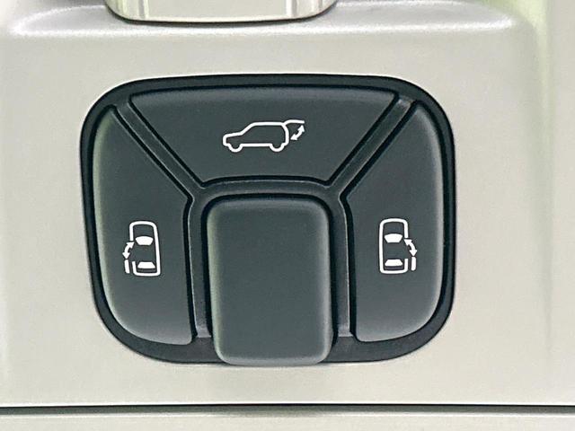 【両側パワースライドドア】スマートキーや運転席のスイッチで後席両側スライドドアの開閉が可能♪電動だから力を入れてドアを開ける必要が無く、小さなお子様でも簡単に開け閉めでき快適です♪