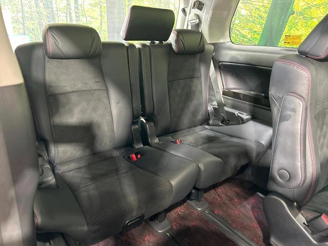 ３列目シートはもちろん状態良好☆大人でもゆったりと座って頂けますので、大人数でのお出かけもラクラクです♪ご家族で、気の知れた仲間で、ドライブに行くのが楽しみですね♪
