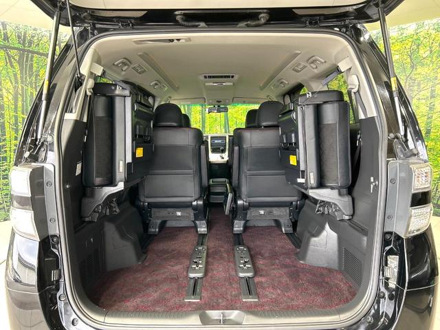 後席を格納すると、これだけの広さが！シーンに合わせたシートアレンジで、大きな荷物も積むことが出来ます♪