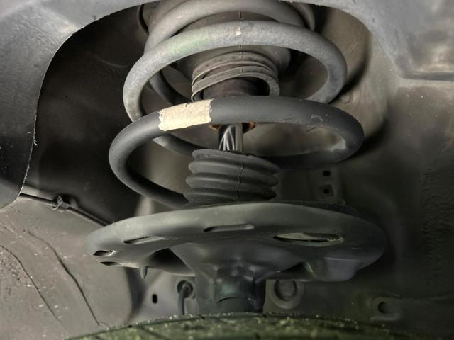 お車を安心してお乗りいただく為には、足回りの定期点検が欠かせません。サービスサポート（有償保証）では無料点検もご提供しており、安心のカーライフをお過ごしいただけるサポート体制が整っています。