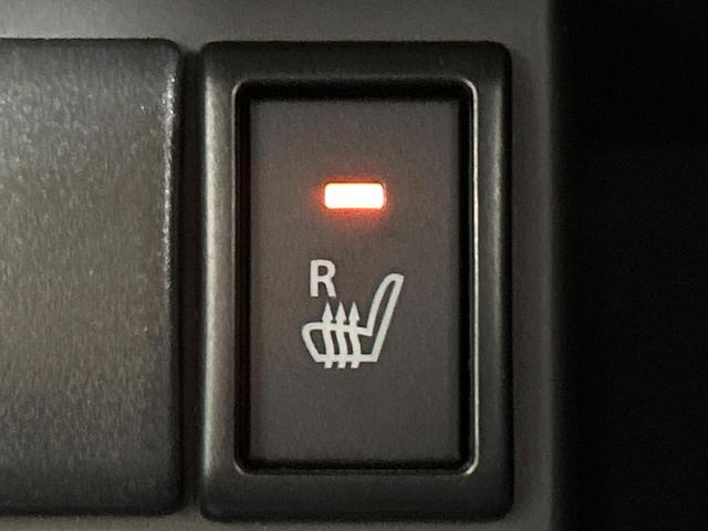 【シートヒーター】寒い日に重宝するシートヒーター！エアコンより早く温まってくれるので寒がりの人も安心ですね♪エアコンの温風は乾燥するから苦手、という方にもをおすすめです。