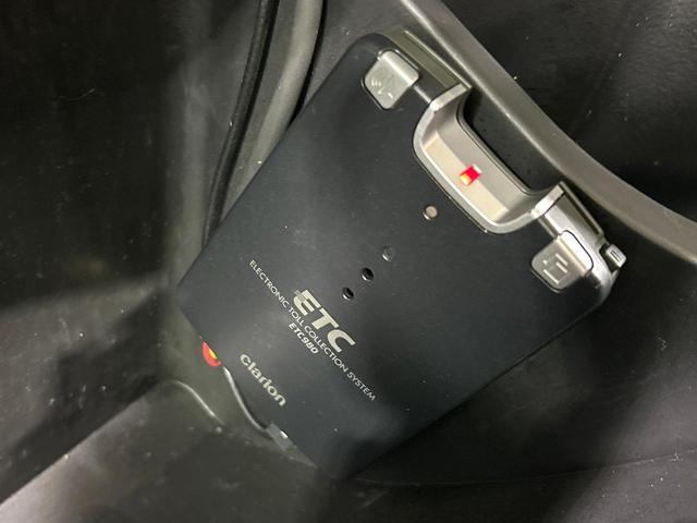 【ＥＴＣ】高速道路の料金所をストレスなく通過！話題のスポットやサービスエリアに多い「スマートＩＣ」利用時は必須のアイテムです。当店でセットアップを実施、ご納車当日からすぐにご利用いただけます！