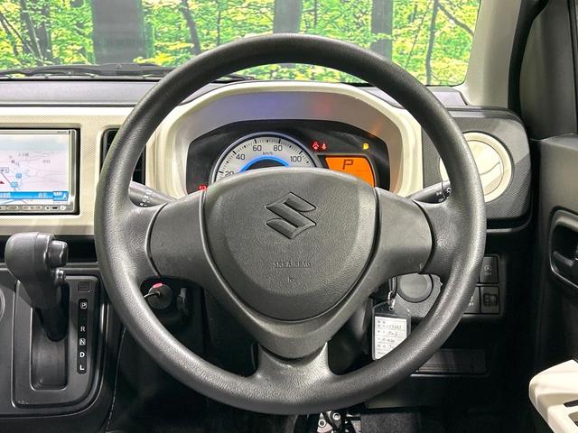 インテリアに合わせたデザインのステアリングは、運転される方のことも考え、運転しやすい形状、大きさです。是非一度、実際に触ってお確かめください。