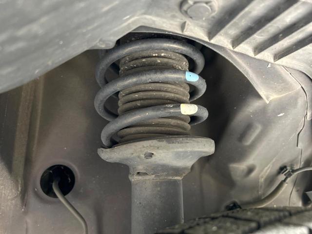 お車を安心してお乗りいただく為には、足回りの定期点検が欠かせません。サービスサポート（有償保証）では無料点検もご提供しており、安心のカーライフをお過ごしいただけるサポート体制が整っています。