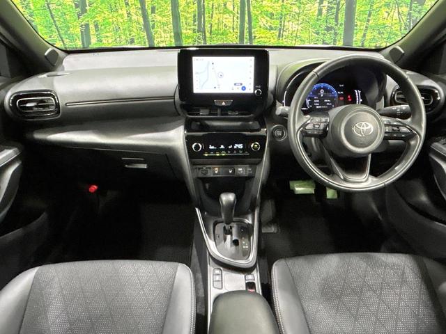 ヤリスクロス Ｚ　２トーンカラー　純正８型ナビ　全周囲カメラ　シ－トヒ－タ－　ステアリングヒーター　セ－フティセンス　レーダークルーズコントロール　ブラインドスポットモニター　ドラレコ　ＥＴＣ　禁煙車　ワンオーナー（2枚目）